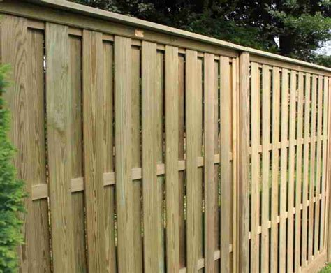 wind resistant fence types